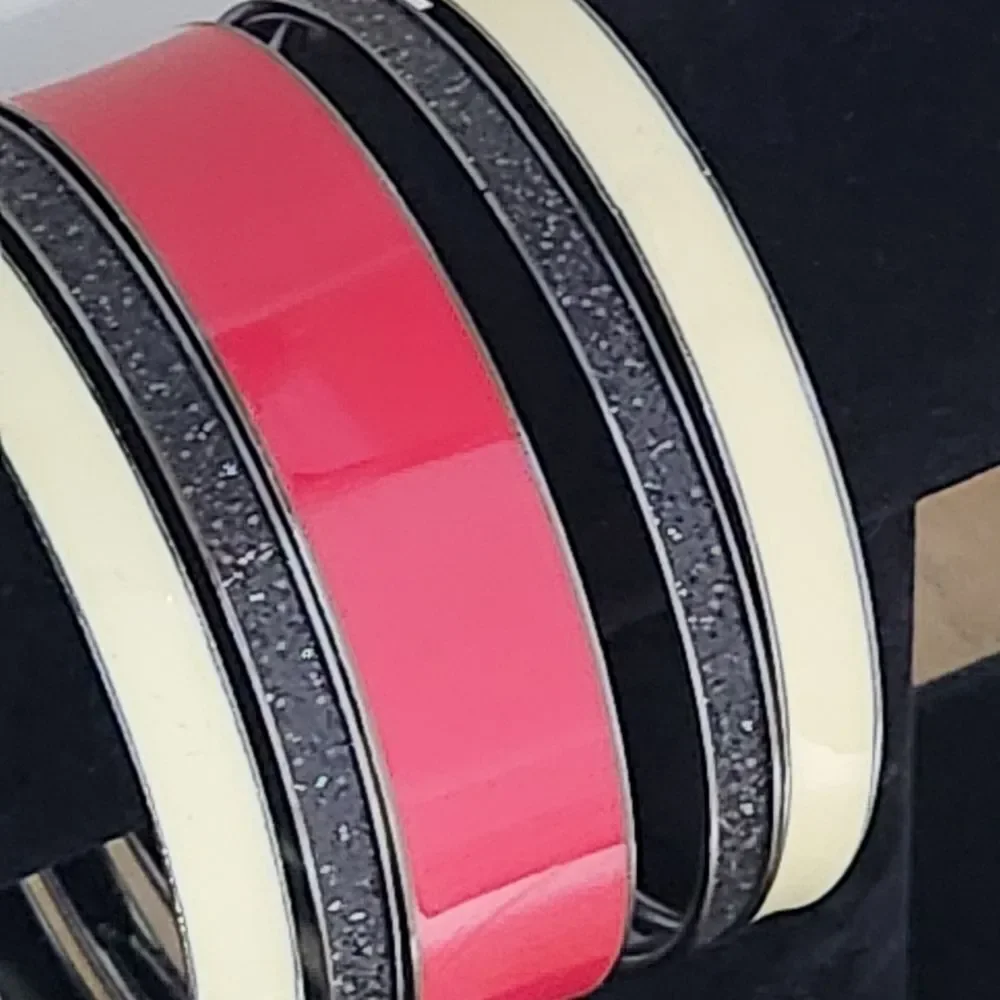 💜Red, Cream, & Sparkly Black 5-Piece Bangle Bracelet Set - Picture 6 of 8